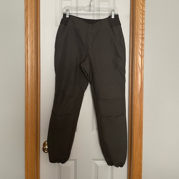 REI Army Green Jogger Hiking Pants Size 8 Petite - Picture 1 of 14